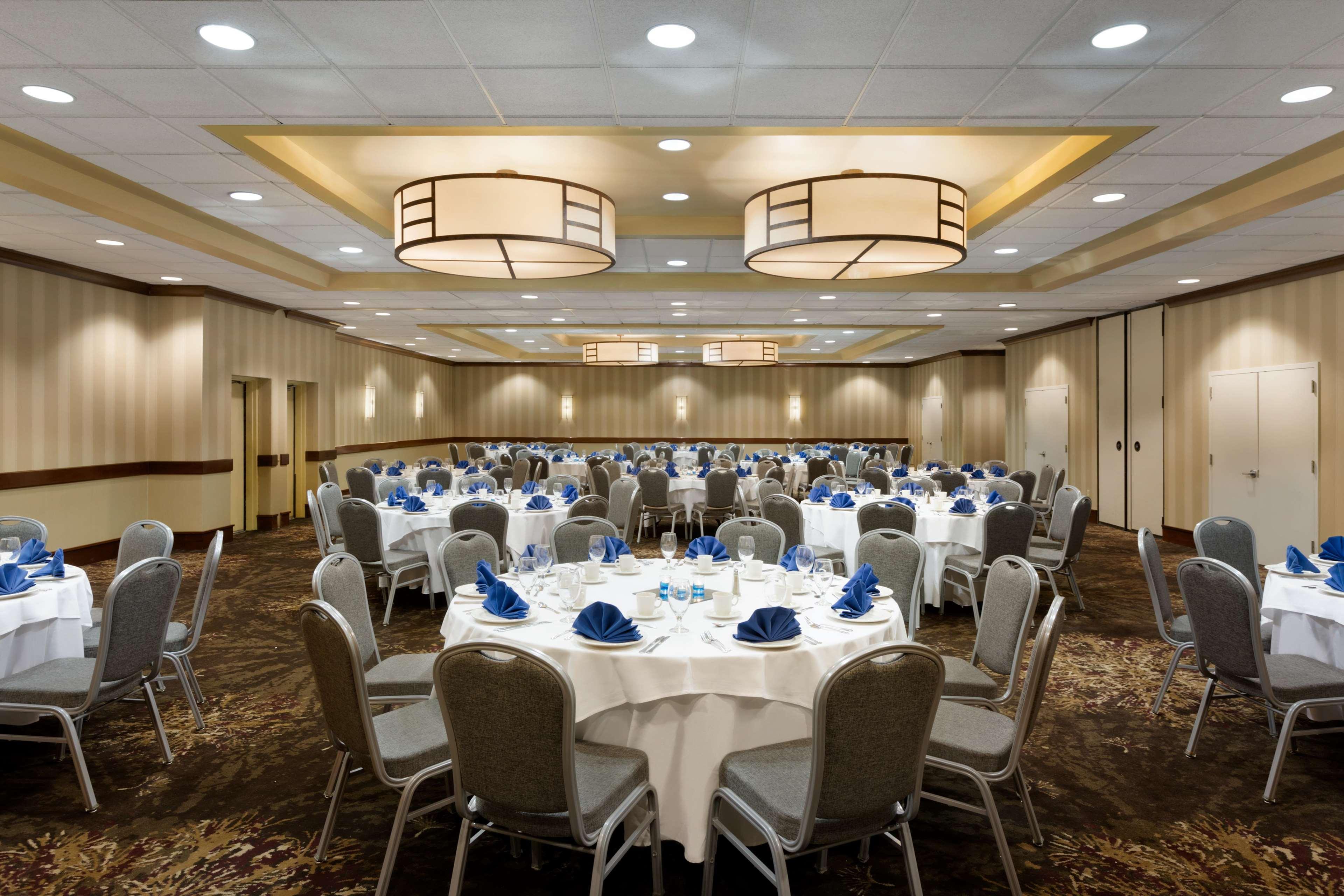 Embassy Suites By Hilton Piscataway Somerset Экстерьер фото