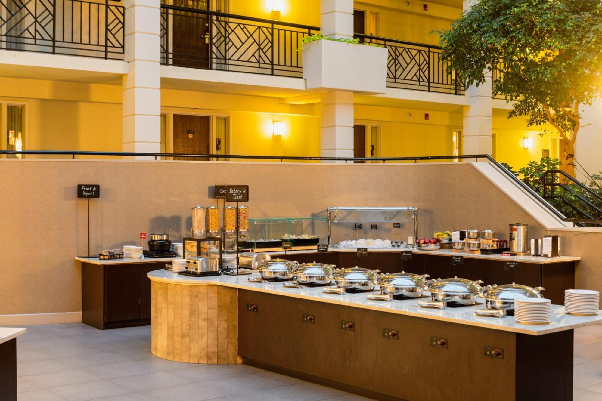 Embassy Suites By Hilton Piscataway Somerset Экстерьер фото